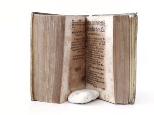 Kessler, Andreas. Bellum Religiosum S. Petri & R. Papae. Das ist / Religionskrig zwischen dem H. Apostel Perro und dem Römischen Papst / Vom vergebliche Ruhm der Päpstischen Succession auff S. Petri...