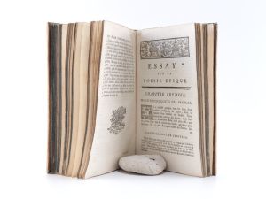 (Voltaire). La Henriade, avec les pieces relatives a ce Poeme, et a la Poesie epique en general.