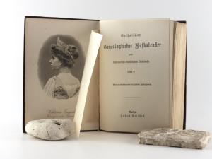 Perthes, Justus (Hrsg.). Gothaischer genealogischer Hofkalender nebst diplomatisch-statistischem Jahrbuche auf das Jahr 1912.
