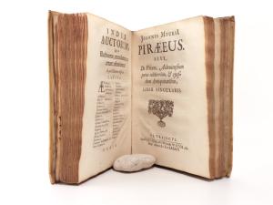 Meurs, Johannes (Joannis Meursi). De Regno Laconico libri II. de Piraeeo liber singularis. Et in Helladii Chrestomathiam Animadversiones. Omnia nunc primum prodeunt.