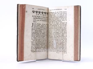 Rousseau J. J. (= Jean-Jacques), & autres savants hommes. Les avantages et les désavantages des sciences et des arts, condidérés par rapport aux moeurs ; en plusieurs discours, lettres, &c., où le...