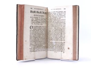 Rousseau J. J. (= Jean-Jacques), & autres savants hommes. Les avantages et les désavantages des sciences et des arts, condidérés par rapport aux moeurs ; en plusieurs discours, lettres, &c., où le...