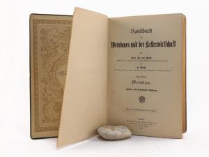 Babo, A und E. Mach. Handbuch des Weinbaues und der Kellerwirtschaft.