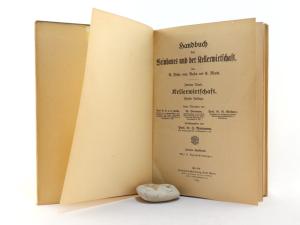 Babo, A und E. Mach. Handbuch des Weinbaues und der Kellerwirtschaft.