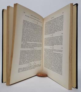 Rabinowitsch, Eugen; Erich Thilo. Periodisches System. Geschichte und Theorie.