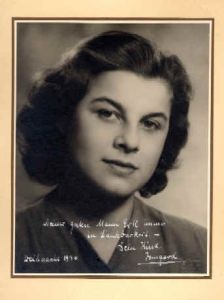 SEEFRIED, Irmgard -SCHNEIDERHAN, Wolfgang. Noten- und Programmarchiv - Künstlerkorrespondenz -umfangreicher Teilnachlaß