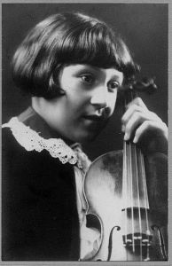 SEEFRIED, Irmgard -SCHNEIDERHAN, Wolfgang. Noten- und Programmarchiv - Künstlerkorrespondenz -umfangreicher Teilnachlaß