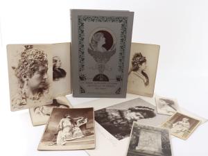 Engel, Emil M. (Hrsg.). Charlotte Wolter in ihren Glanzrollen dargestellt in vierzig Bildern nach Photographien von Dr. Székely. - WIDMUNGSEXEMPLAR -