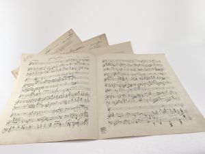 Horn, Kamillo. 4 Notenautographen: 1.: &quote;Ein Blick. 2.: &quote;o wärst du doch die stille Nacht&quote;. 3.: &quote;Es ist ein Stern gefallen&quote;. 4.: &quote;O laß mein Haupt&quote;.