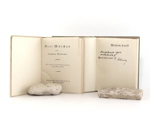 Löw, Fritzi (Illustrationen). 1: Paul, Jean. Entlarvung der Weiber durch Jean Paul. Nebst einigen Wahrheiten über Liebe und Ehe aus dessen Werken zu Nutz und Frommen beider Geschlechter zusammengetr...