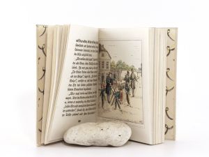 Löw, Fritzi (Illustrationen). 1: Paul, Jean. Entlarvung der Weiber durch Jean Paul. Nebst einigen Wahrheiten über Liebe und Ehe aus dessen Werken zu Nutz und Frommen beider Geschlechter zusammengetr...