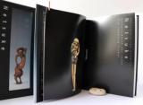 Netsuke Bd. 1: 112 Meisterwerke. Masterpieces. The Trumpf Collection. Bd. 2: Gürtelschmuck aus Japan. Die Sammlung Trumpf