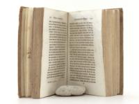 Hufeland, Christoph Wilhelm. Bemerkungen über die natürlichen und geimpften Blattern zu Weimar im Jahr 1788.