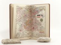 Perthes, Justus (Hrsg.). Justus Perthes´ Taschen-Atlanten. 4 von 5 Bänden in Lederkassette.